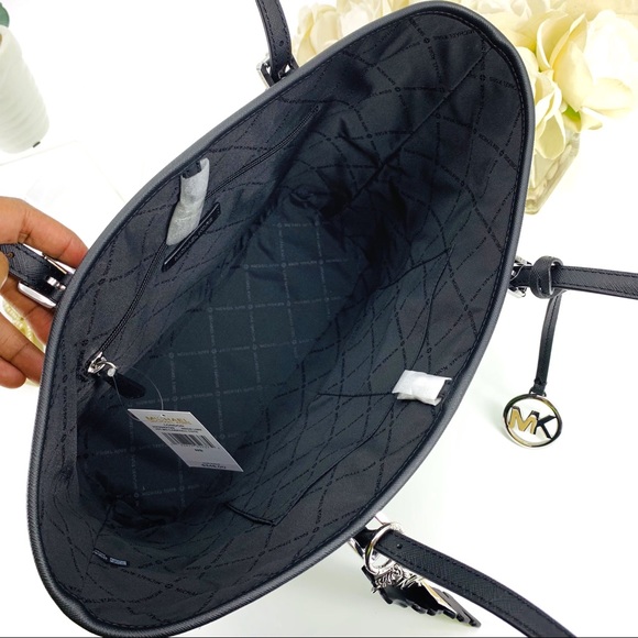 LAST DAY SALE Michael Kors London Tote & Keychain - Picture 5 of 8